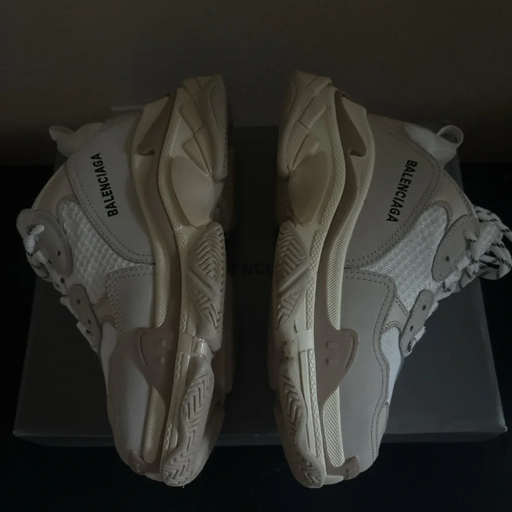 Balenciaga Triple S - Picture 2 of 6